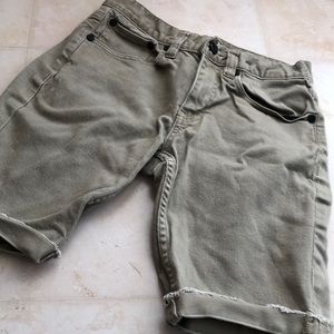 Men’s Cropped Cuffed Khaki Shorts